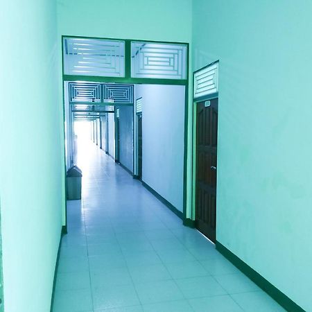 Super Oyo 3098 Hotel Sahabat Baru Singkawang Esterno foto