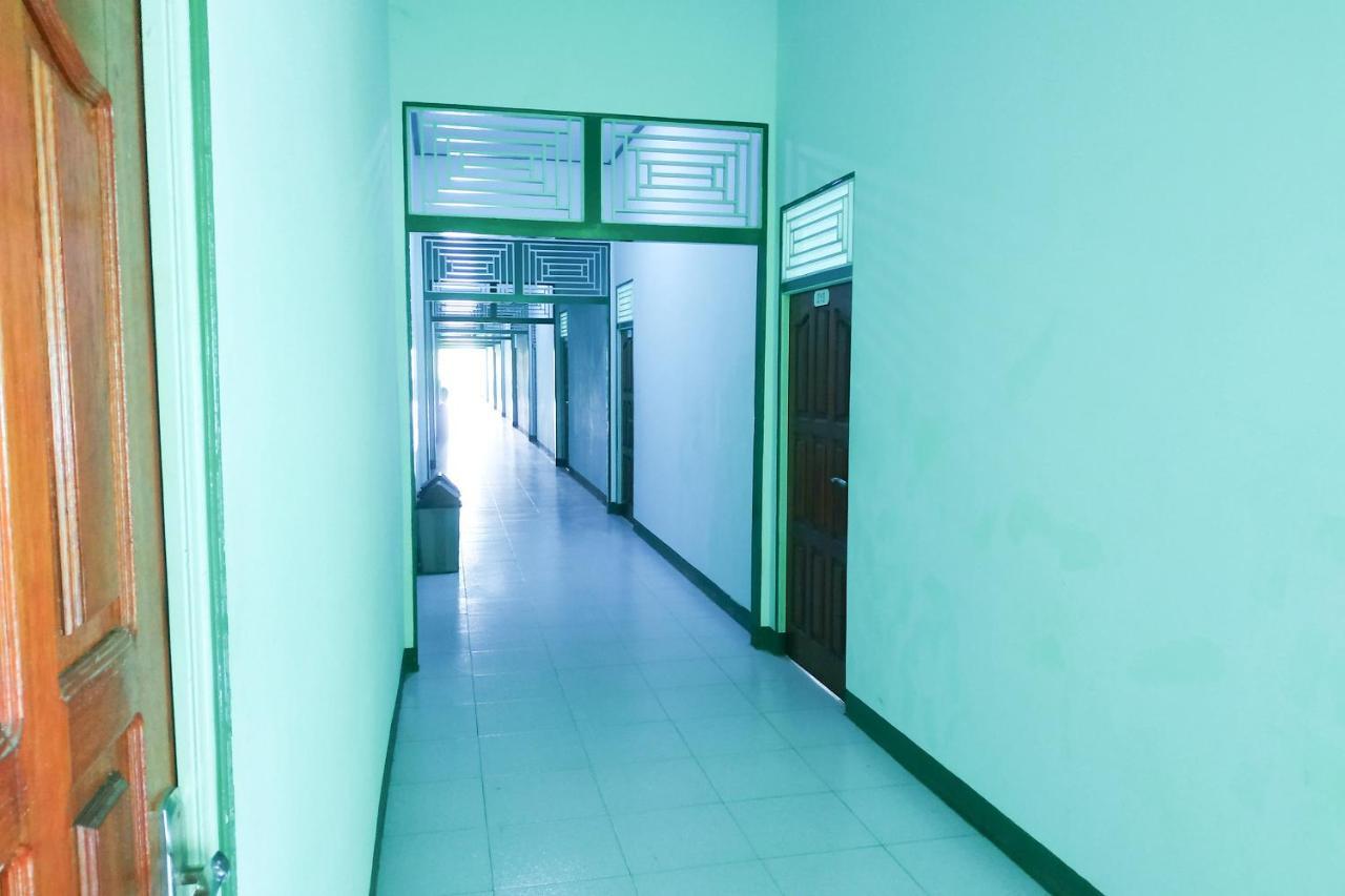 Super Oyo 3098 Hotel Sahabat Baru Singkawang Esterno foto