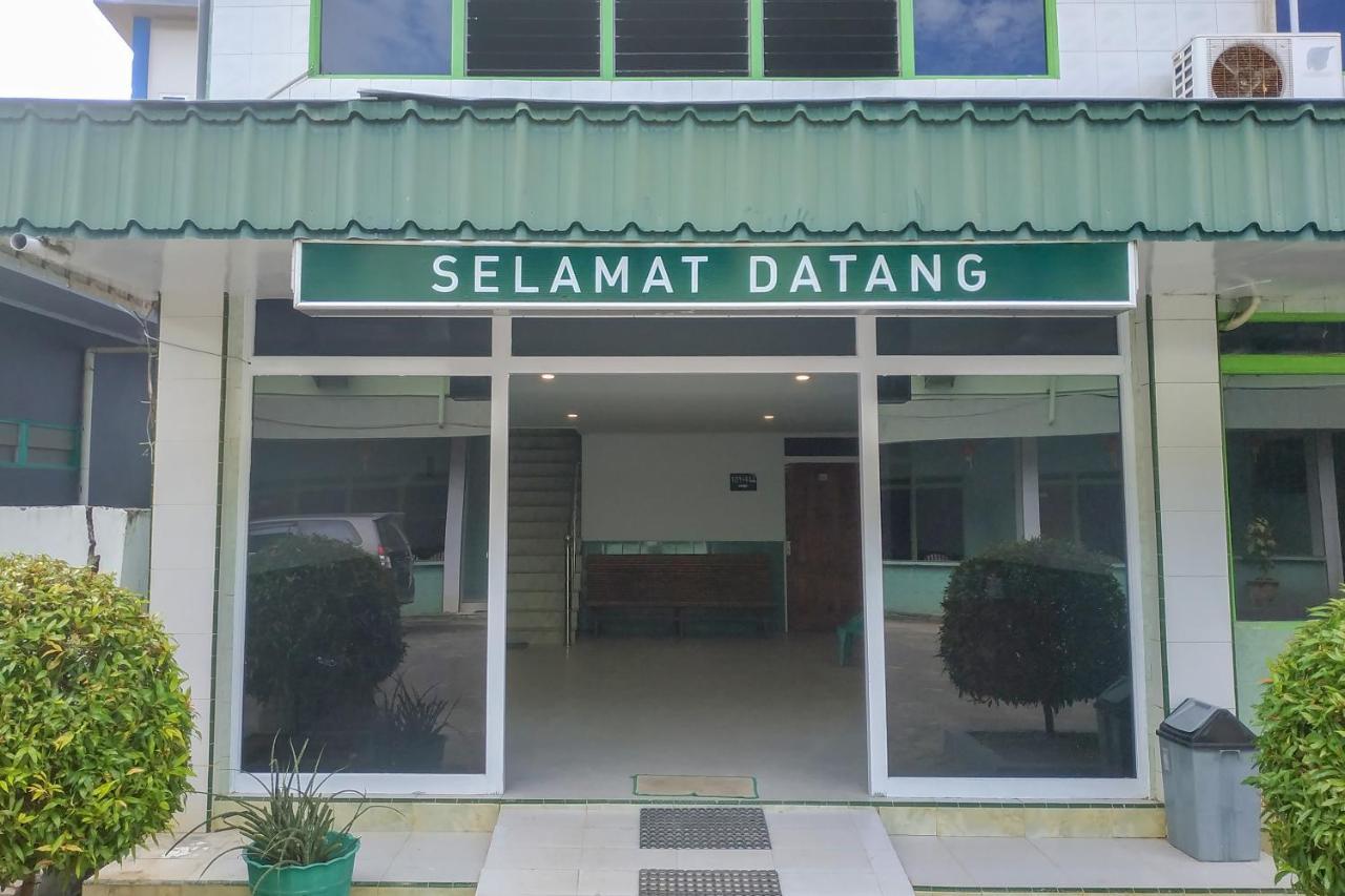 Super Oyo 3098 Hotel Sahabat Baru Singkawang Esterno foto