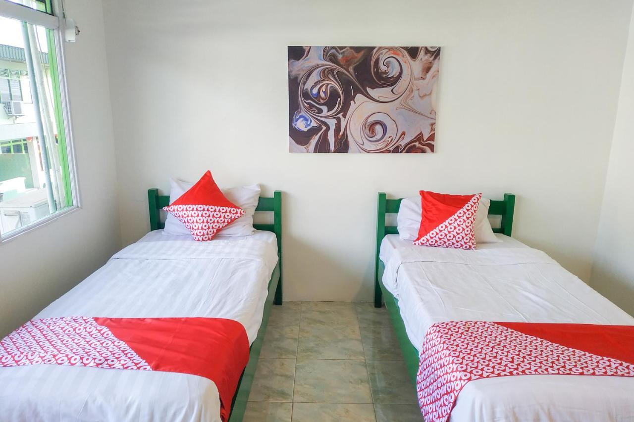 Super Oyo 3098 Hotel Sahabat Baru Singkawang Esterno foto