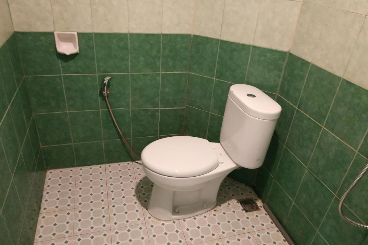 Super Oyo 3098 Hotel Sahabat Baru Singkawang Esterno foto