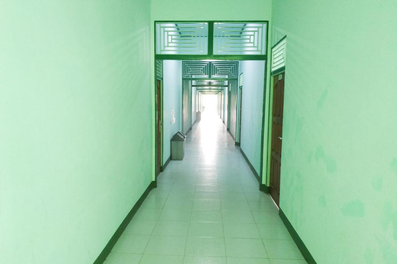 Super Oyo 3098 Hotel Sahabat Baru Singkawang Esterno foto