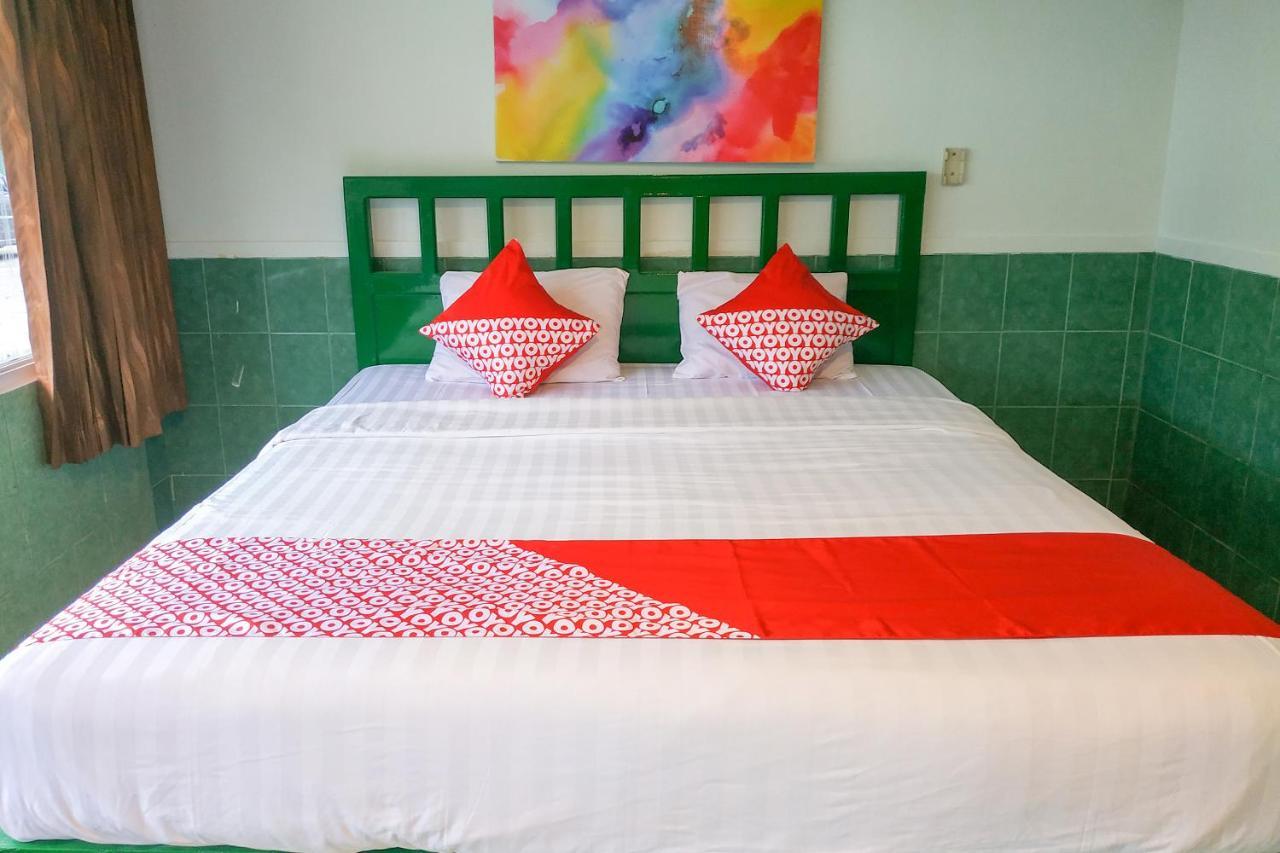 Super Oyo 3098 Hotel Sahabat Baru Singkawang Esterno foto